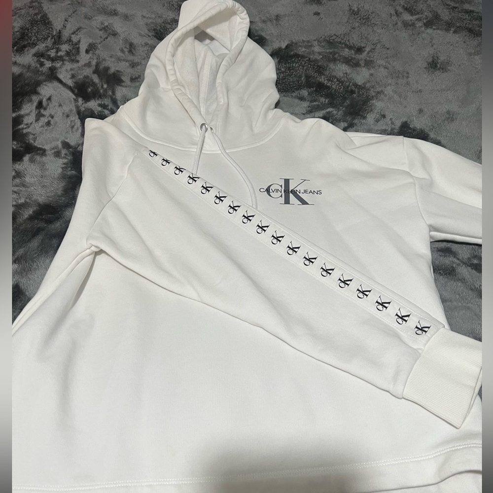 Large Calvin Klein women’s sweater